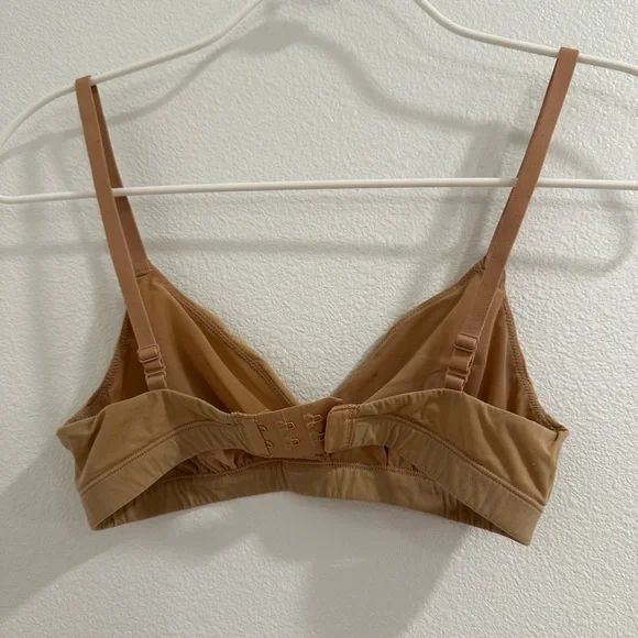 Skims Crossiver Fits Eveeybody Bralettes. Selling as a set! Regularly 40 each . - Picture 4 of 8